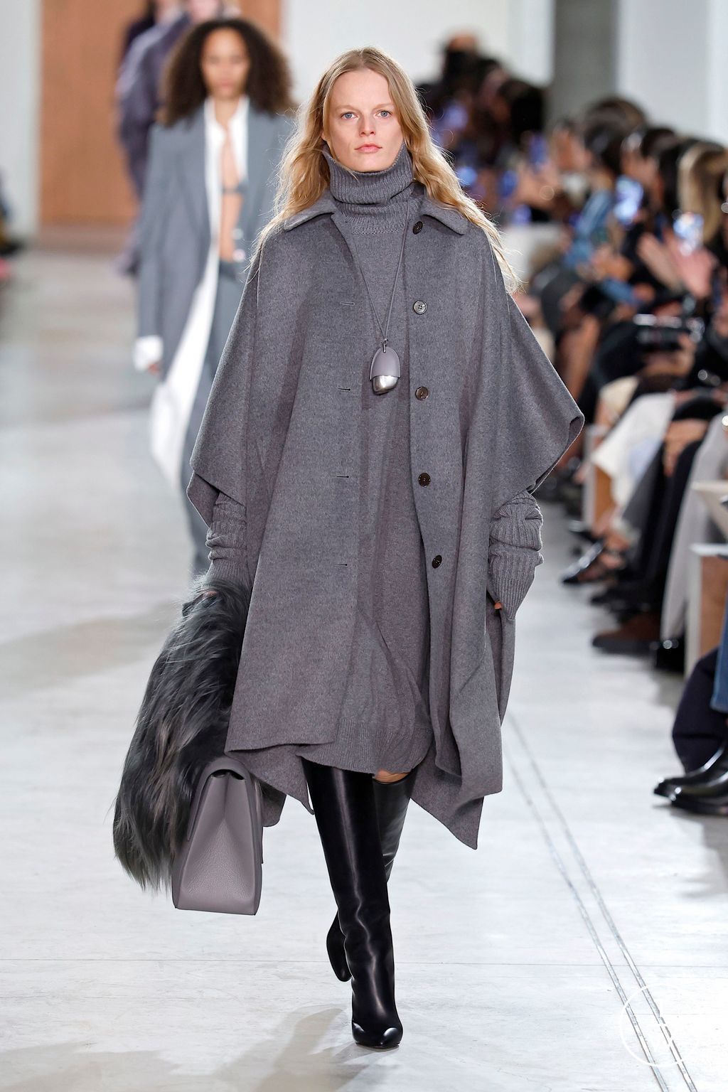 Fashion Week New York Fall/Winter 2025 look 19 from the Michael Kors Collection collection 女装
