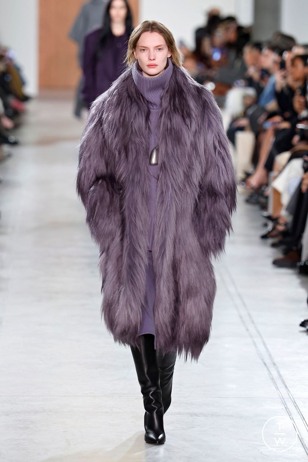 Fashion Week New York Fall/Winter 2025 look 21 from the Michael Kors Collection collection womenswear