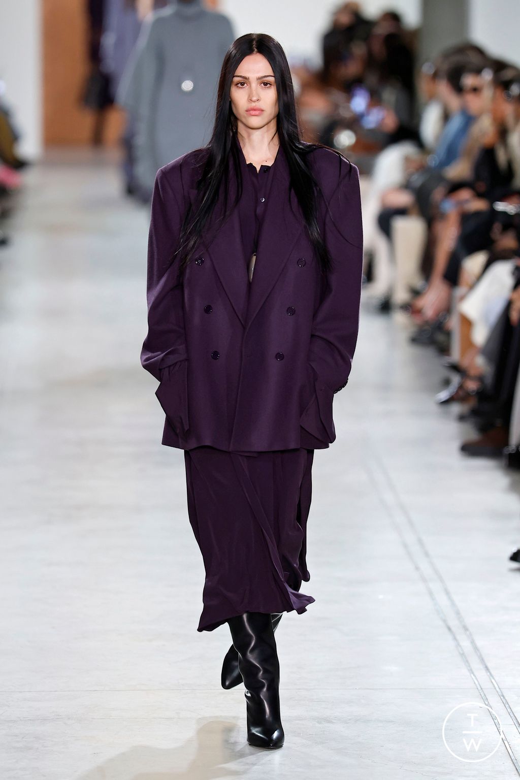 Fashion Week New York Fall/Winter 2025 look 22 from the Michael Kors Collection collection womenswear