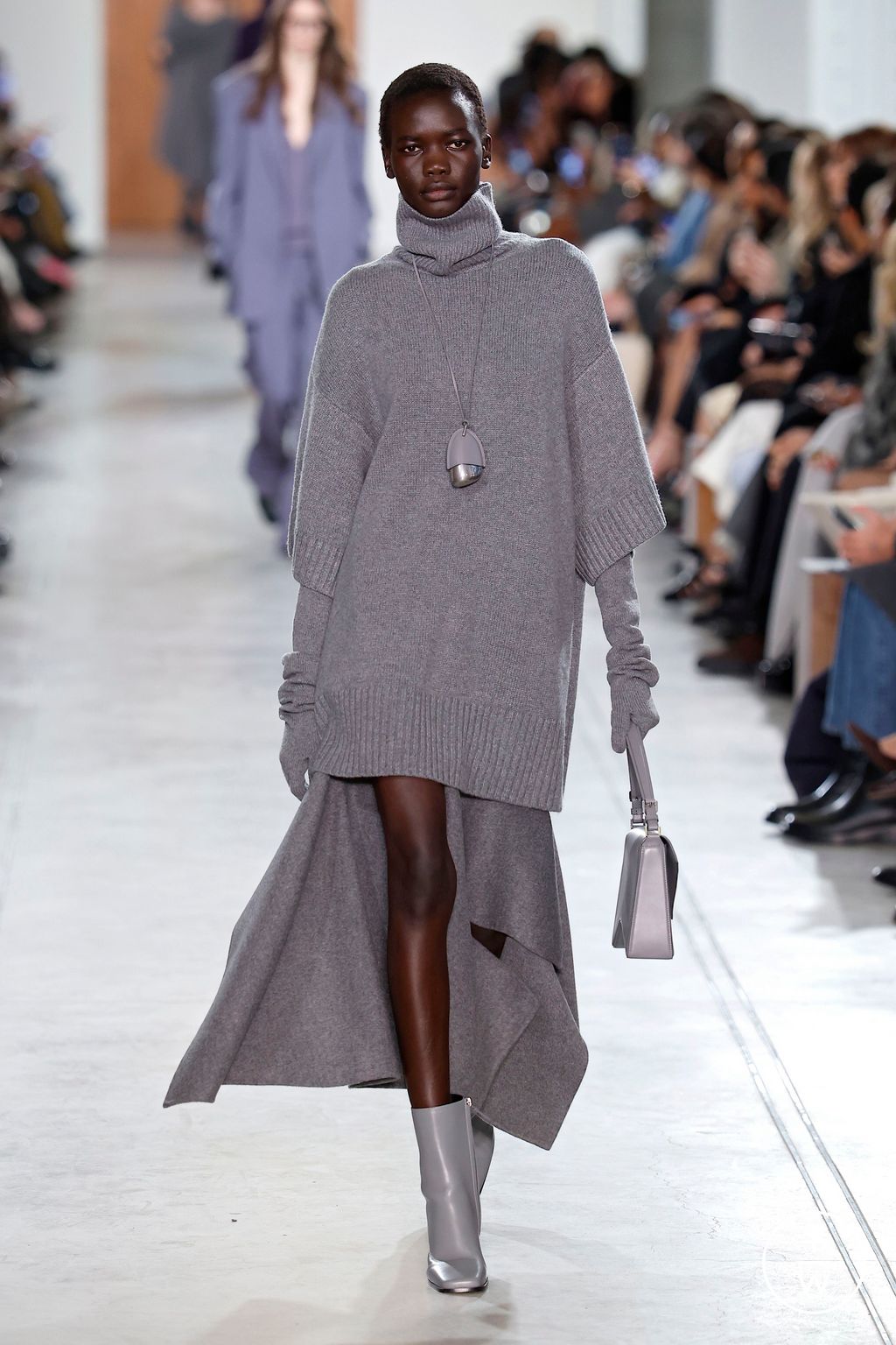 Fashion Week New York Fall/Winter 2025 look 23 from the Michael Kors Collection collection 女装