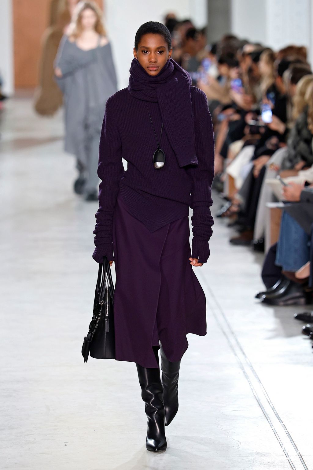 Fashion Week New York Fall/Winter 2025 look 25 from the Michael Kors Collection collection womenswear