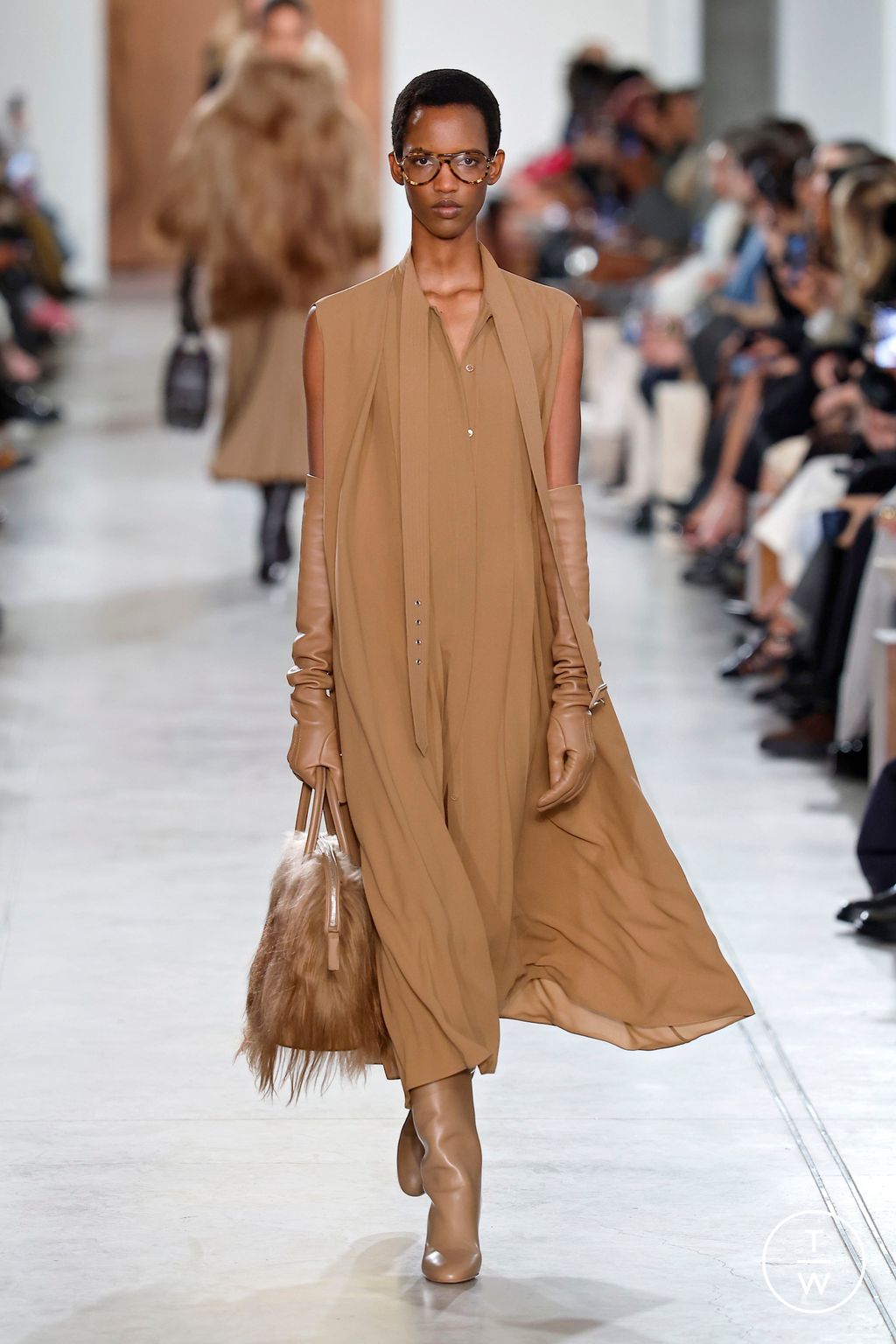 Fashion Week New York Fall/Winter 2025 look 30 from the Michael Kors Collection collection womenswear