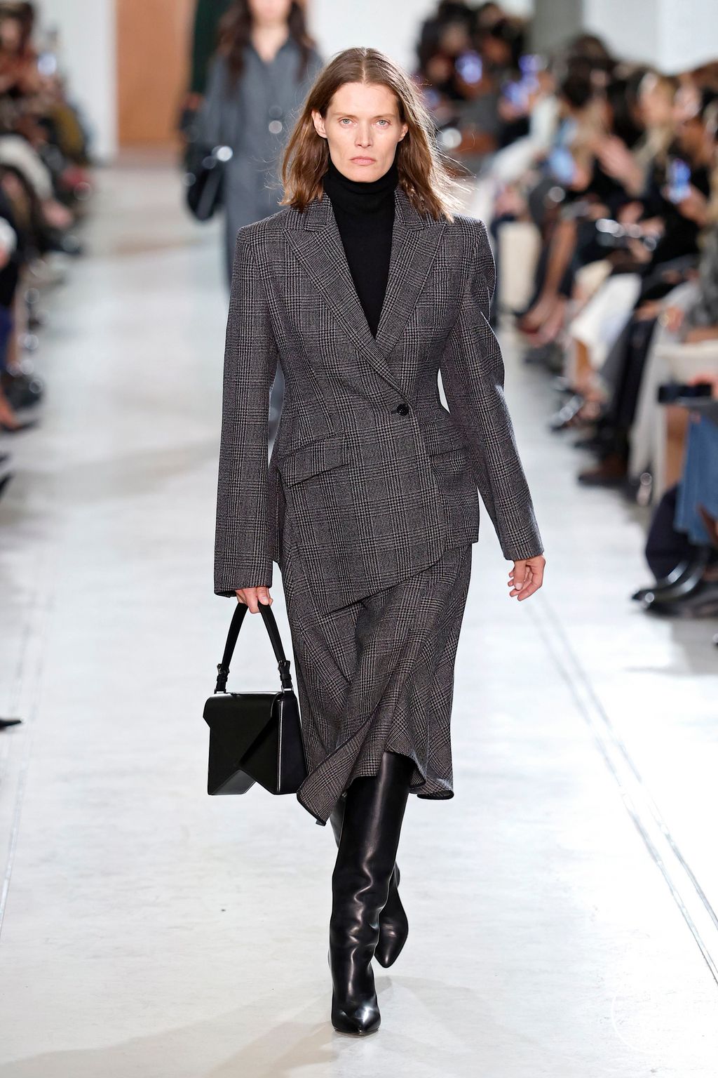 Fashion Week New York Fall/Winter 2025 look 44 from the Michael Kors Collection collection 女装