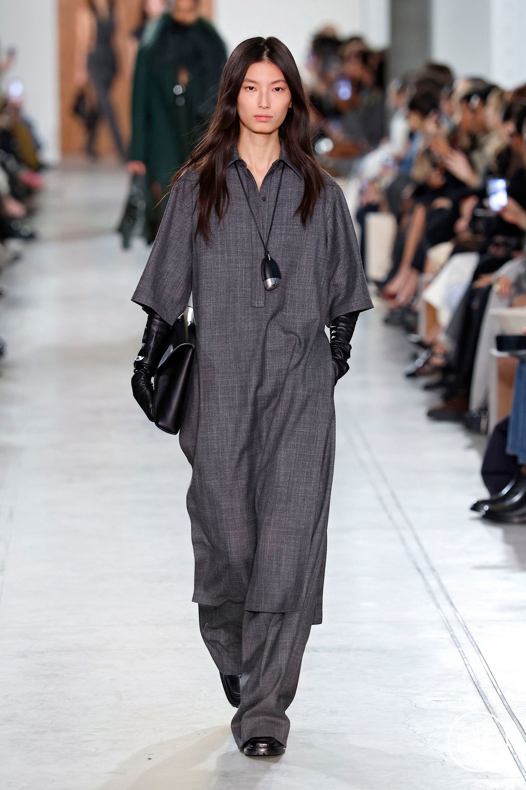 Fashion Week New York Fall/Winter 2025 look 45 from the Michael Kors Collection collection womenswear