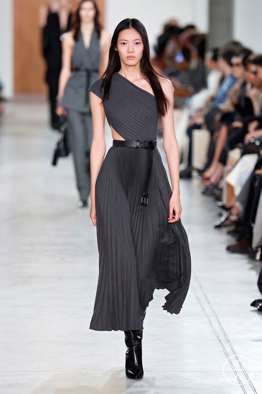 Fashion Week New York Fall/Winter 2025 look 47 from the Michael Kors Collection collection 女装