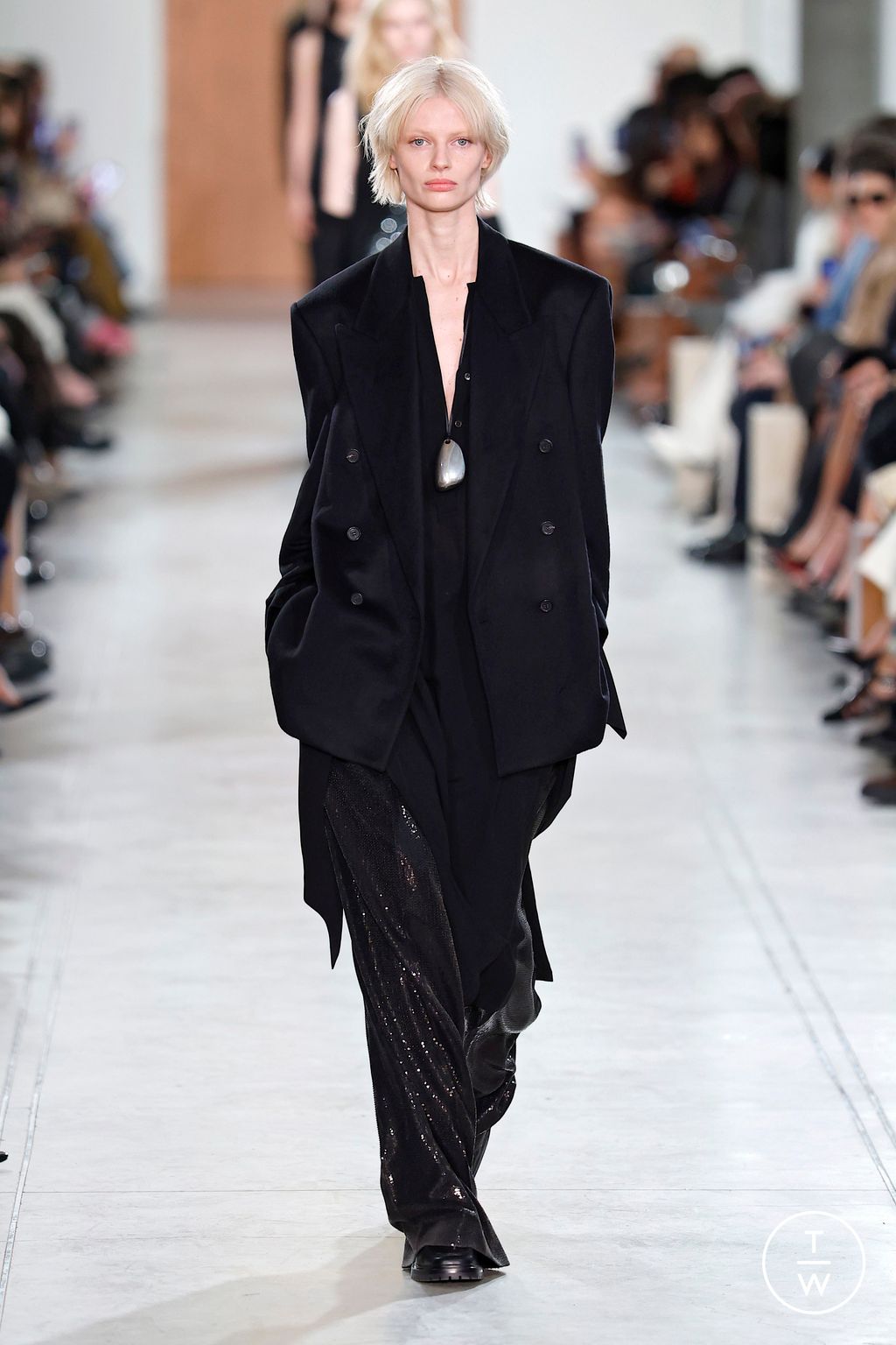 Fashion Week New York Fall/Winter 2025 look 49 from the Michael Kors Collection collection 女装