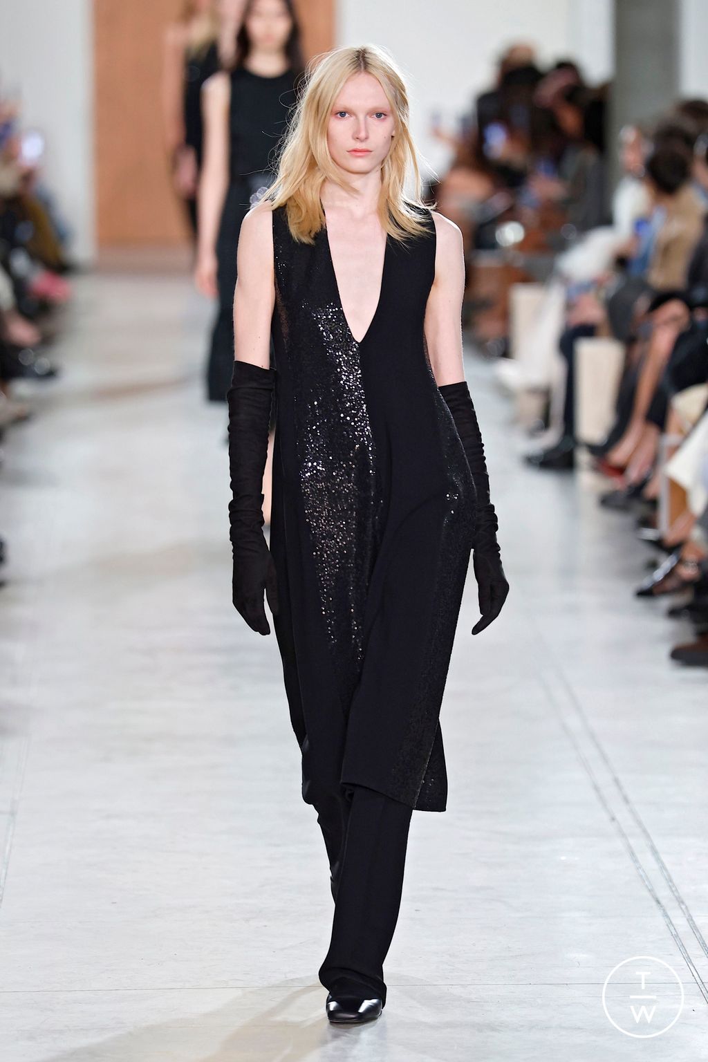 Fashion Week New York Fall/Winter 2025 look 50 from the Michael Kors Collection collection womenswear