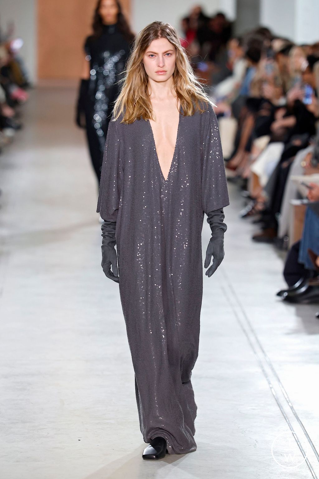 Fashion Week New York Fall/Winter 2025 look 55 from the Michael Kors Collection collection womenswear