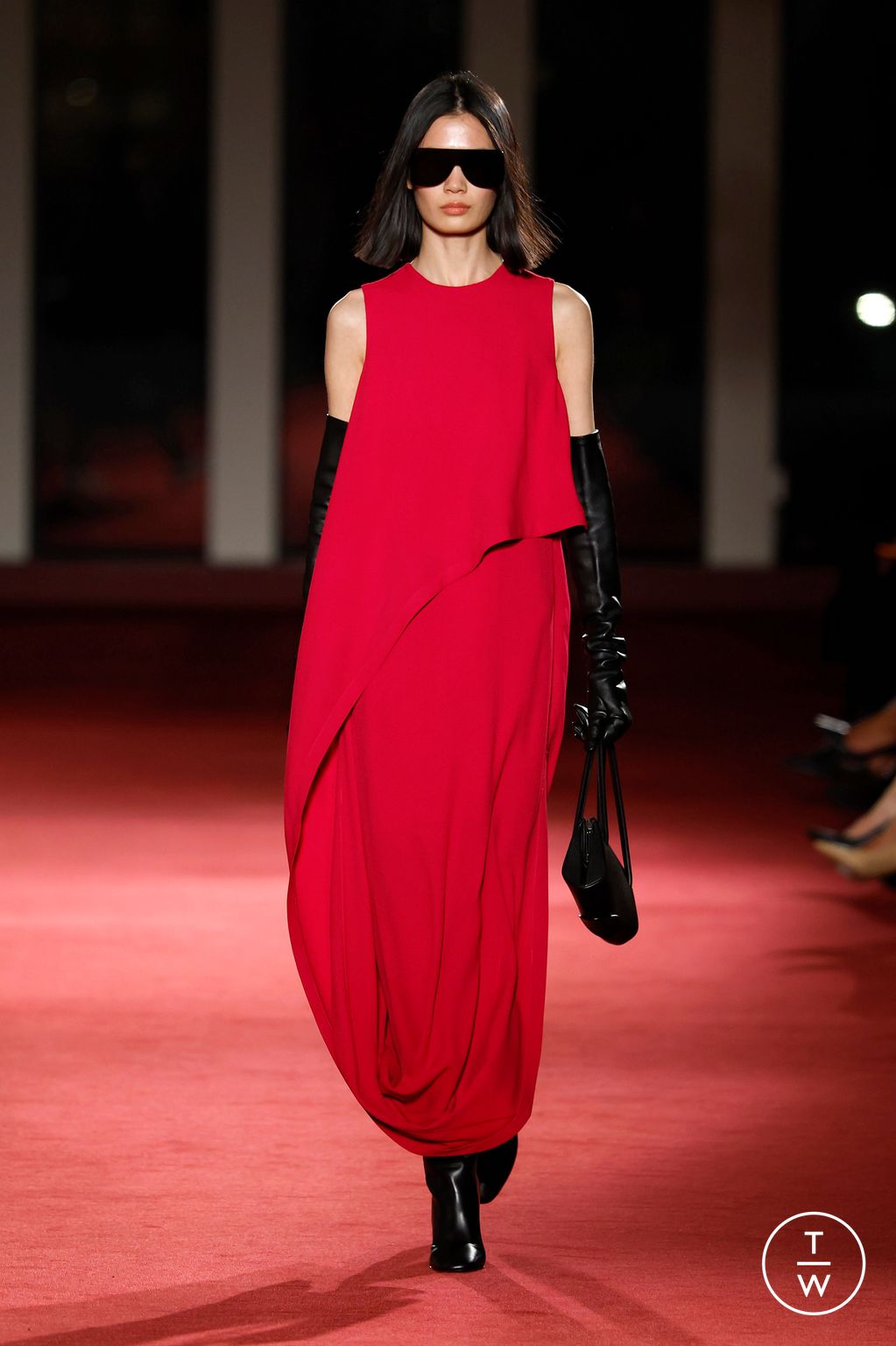 Fashion Week New York Fall/Winter 2026 look 33 from the Michael Kors Collection collection womenswear