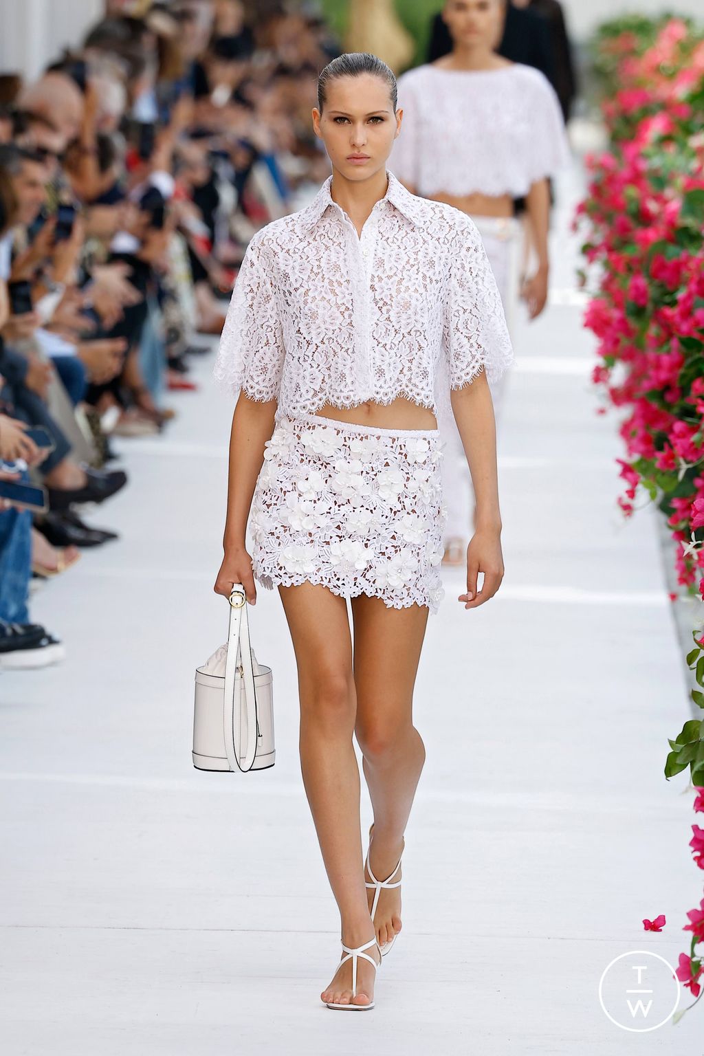 Fashion Week New York Spring/Summer 2024 look 2 de la collection Michael Kors Collection womenswear