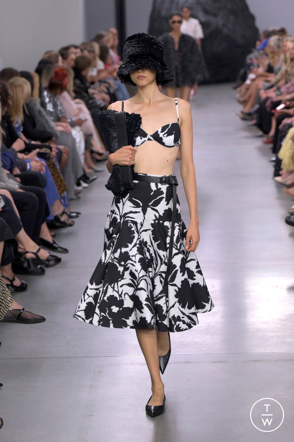 Fashion Week New York Spring/Summer 2025 look 19 from the Michael Kors Collection collection womenswear