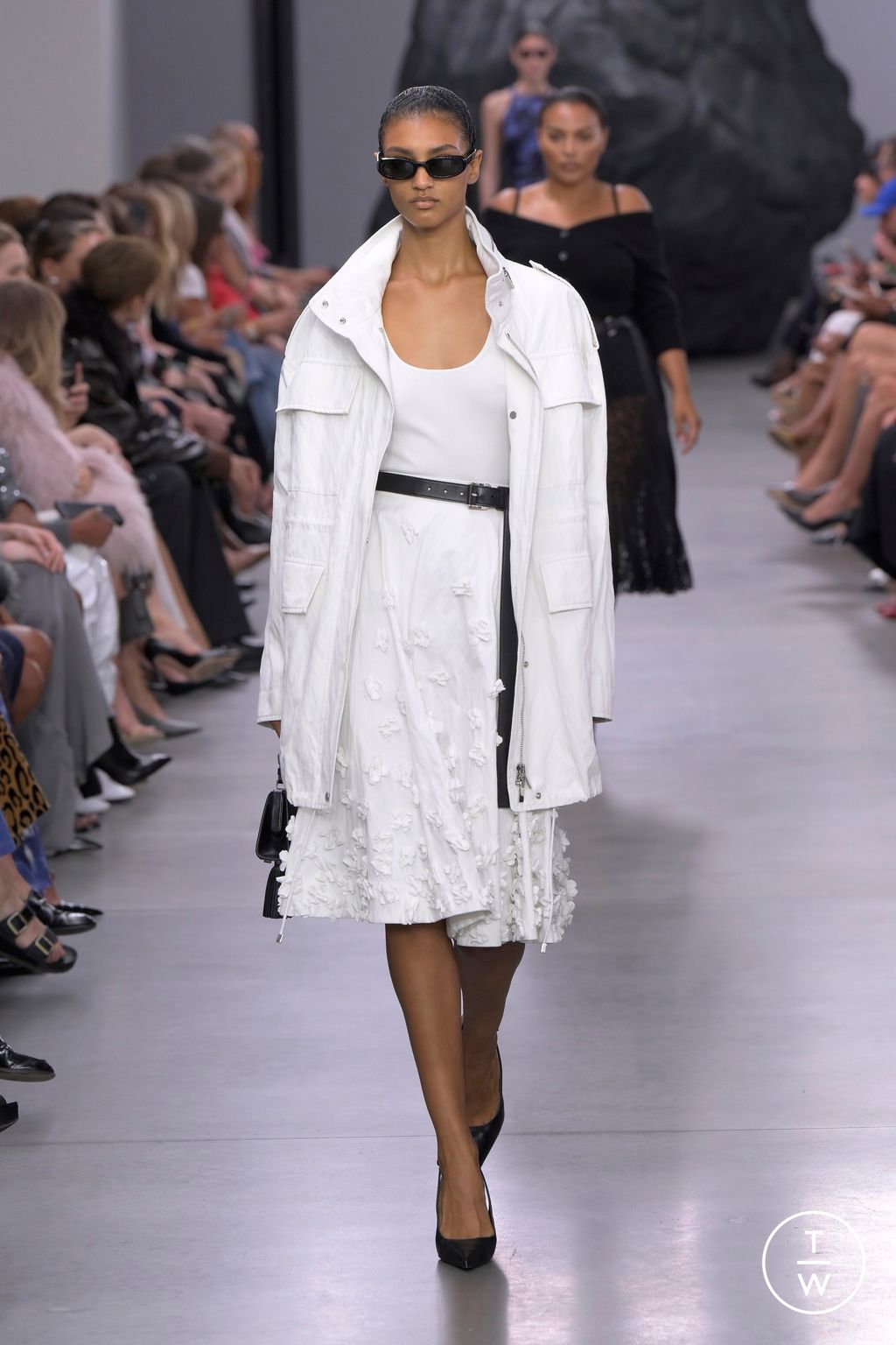 Fashion Week New York Spring/Summer 2025 look 24 from the Michael Kors Collection collection womenswear