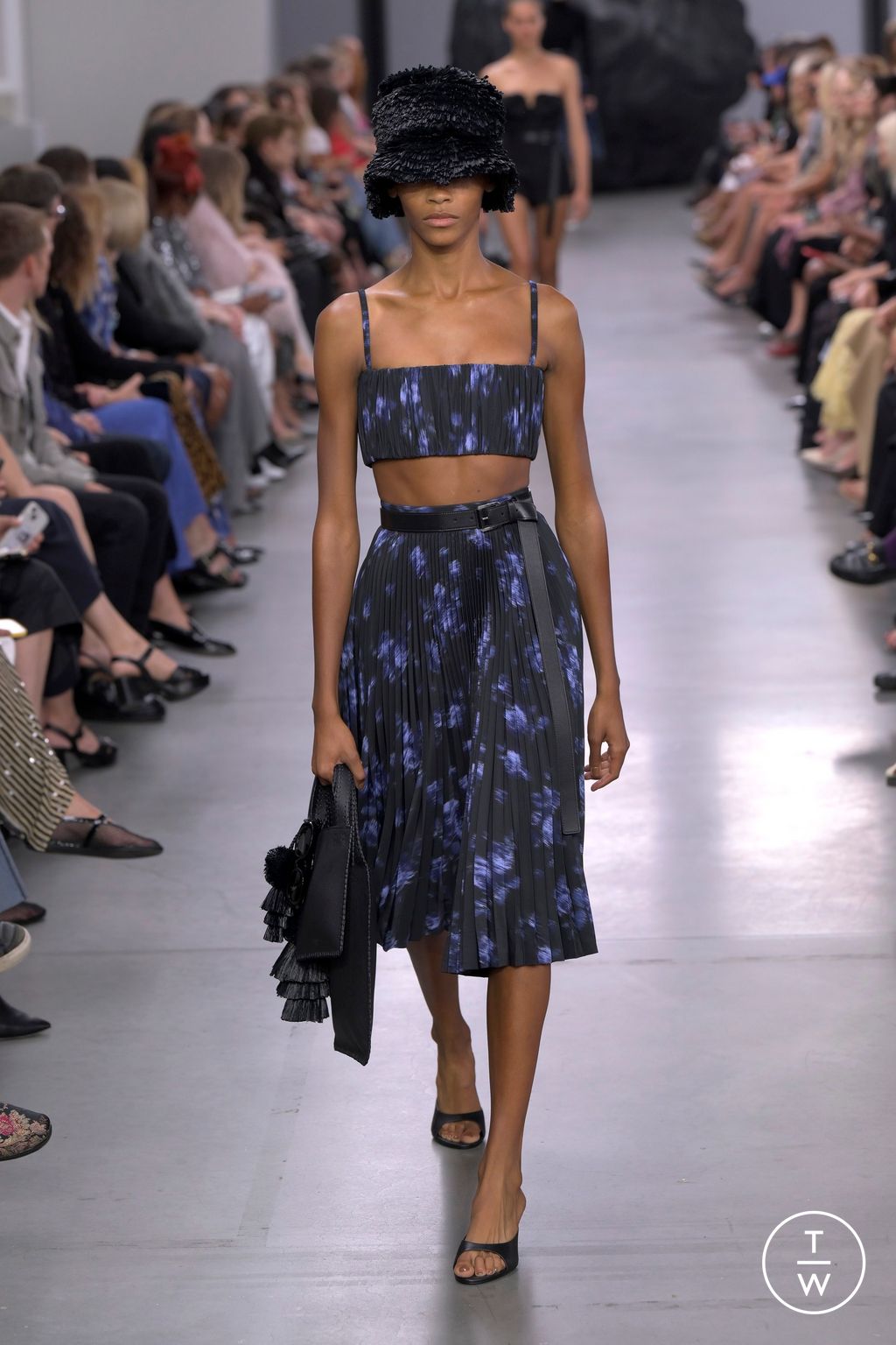 Fashion Week New York Spring/Summer 2025 look 28 from the Michael Kors Collection collection womenswear