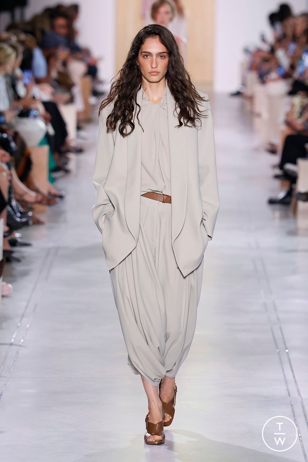 Fashion Week New York Spring/Summer 2026 look 26 from the Michael Kors Collection collection womenswear