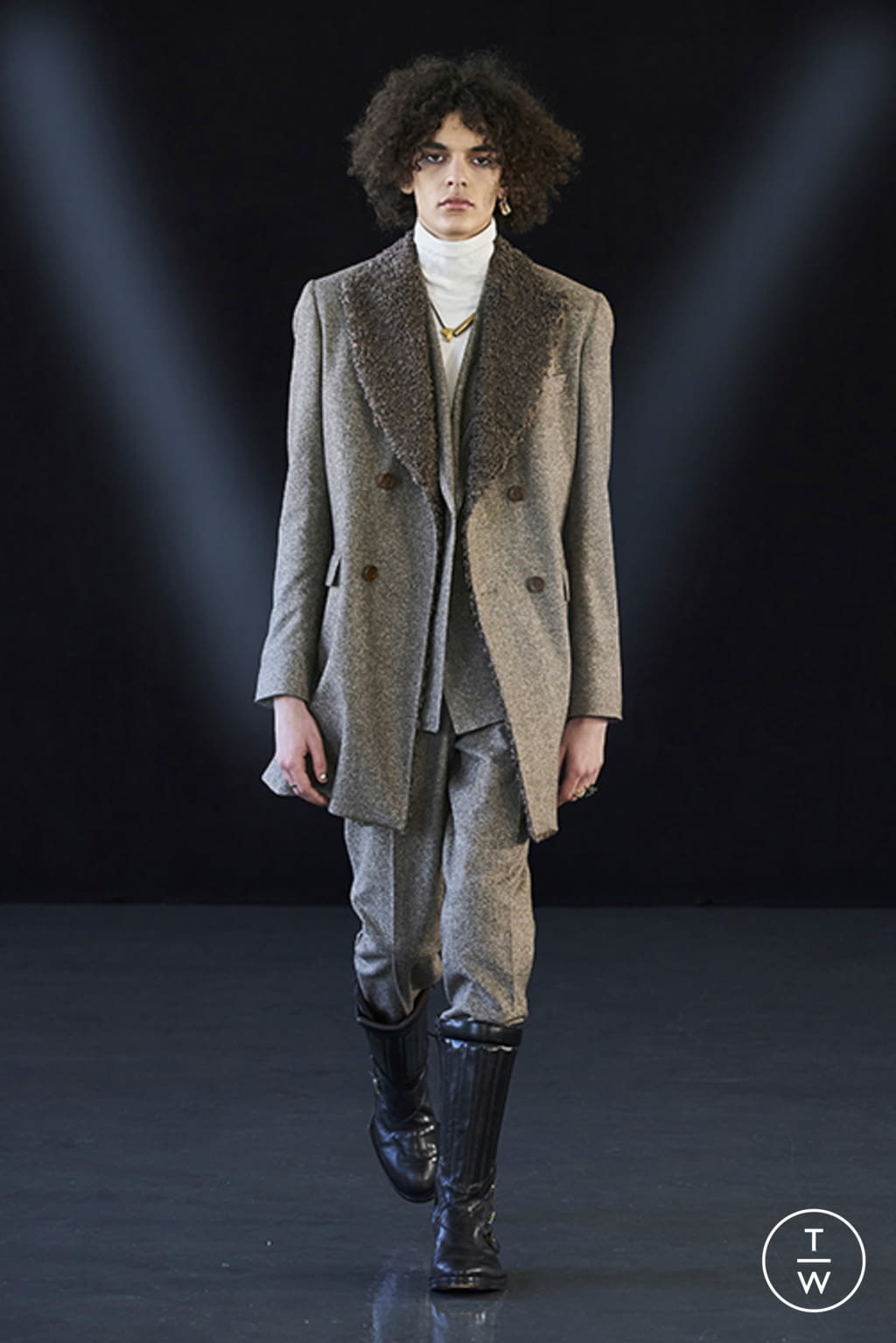 Fashion Week Milan Fall/Winter 2021 look 14 from the Miguel Vieira collection menswear