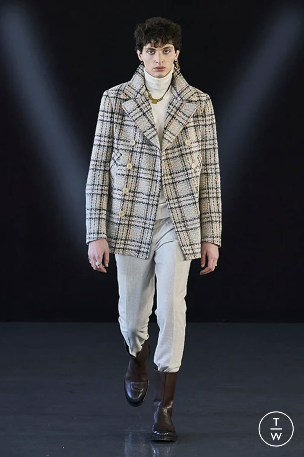 Fashion Week Milan Fall/Winter 2021 look 17 de la collection Miguel Vieira menswear