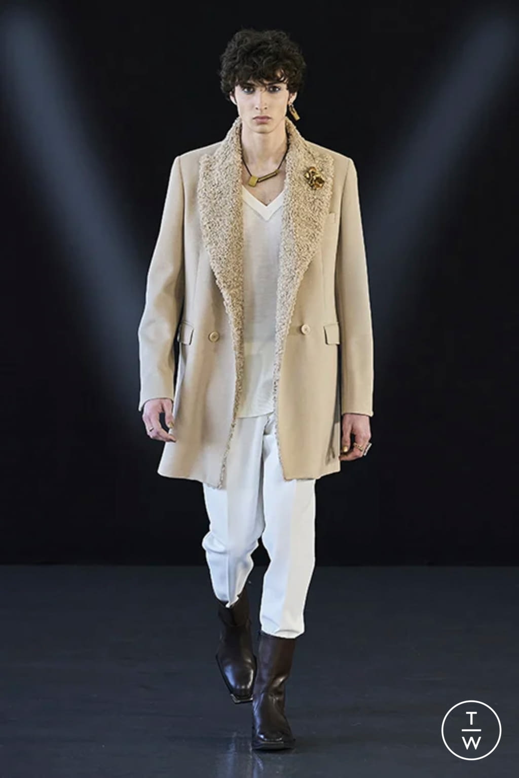 Fashion Week Milan Fall/Winter 2021 look 16 de la collection Miguel Vieira menswear