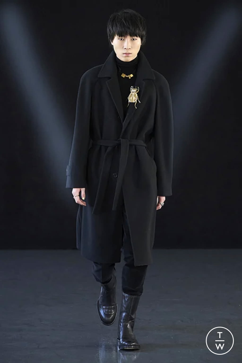 Fashion Week Milan Fall/Winter 2021 look 35 de la collection Miguel Vieira menswear