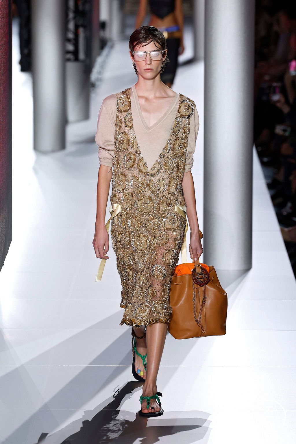Fashion Week Paris Spring/Summer 2024 look 13 from the Miu Miu collection 女装