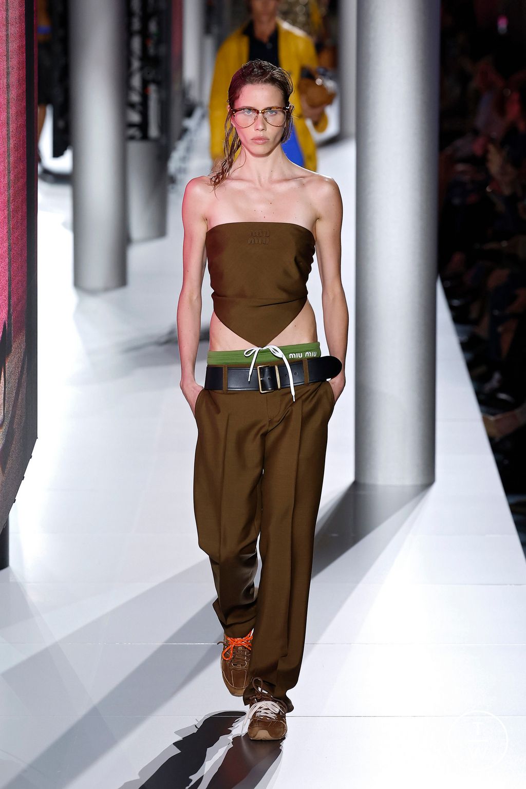 Fashion Week Paris Spring/Summer 2024 look 17 from the Miu Miu collection 女装
