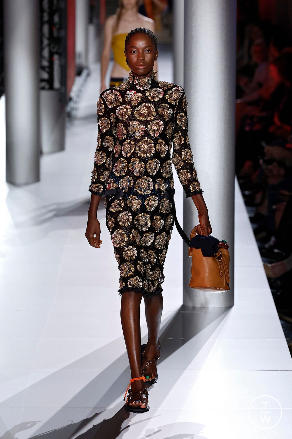 Fashion Week Paris Spring/Summer 2024 look 19 from the Miu Miu collection 女装