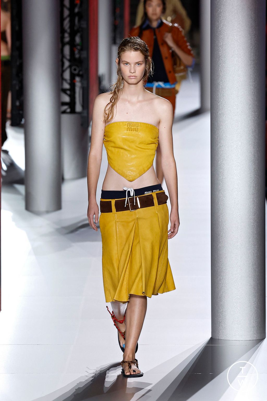 Fashion Week Paris Spring/Summer 2024 look 20 from the Miu Miu collection 女装