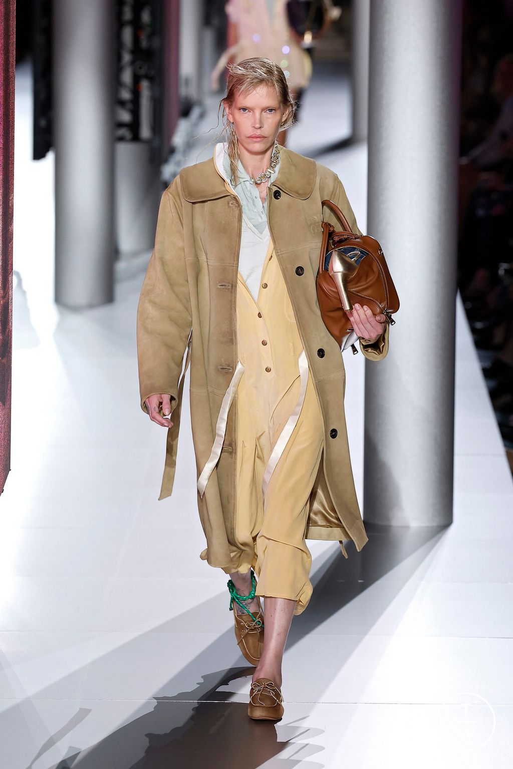 Fashion Week Paris Spring/Summer 2024 look 22 from the Miu Miu collection 女装