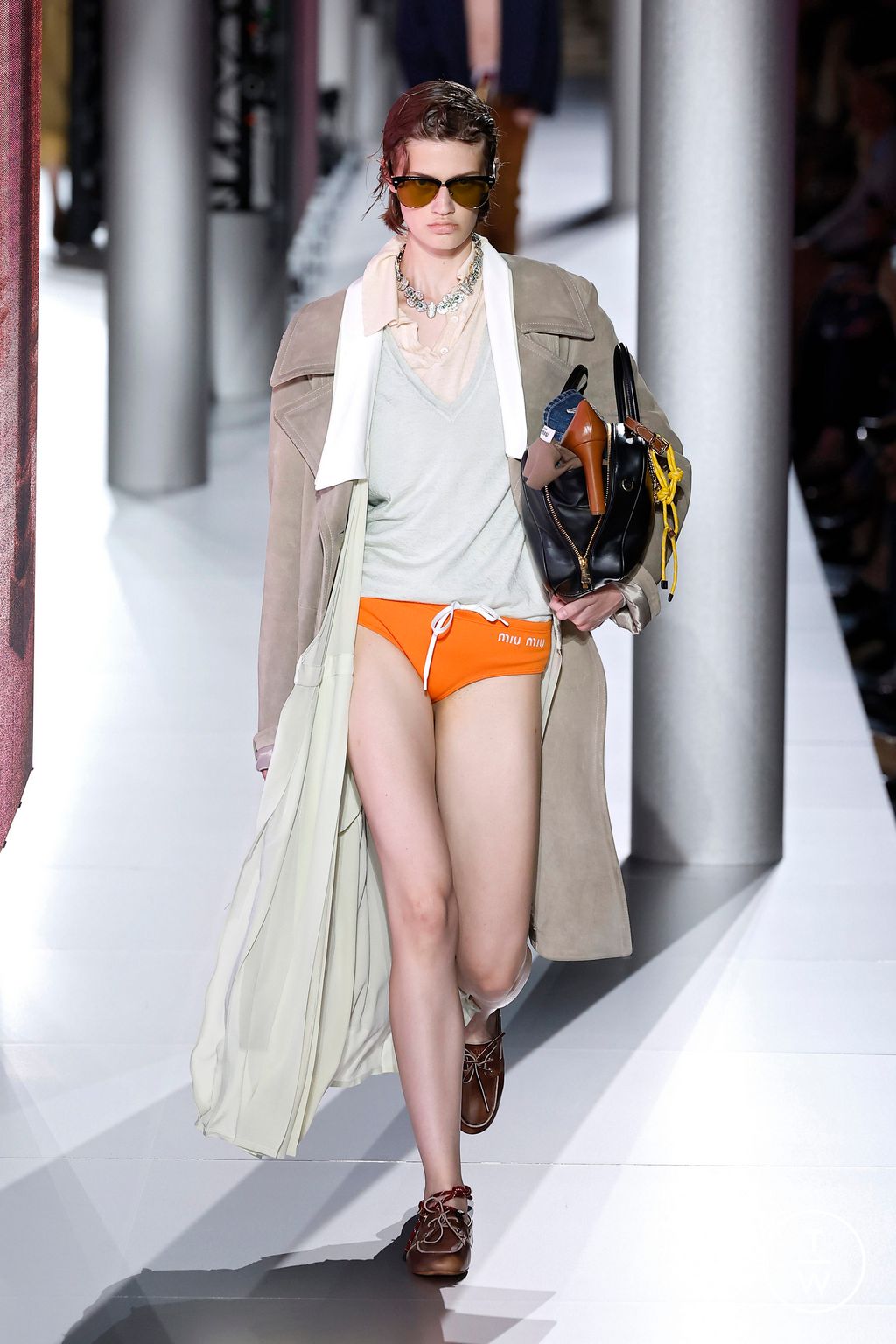 Fashion Week Paris Spring/Summer 2024 look 25 from the Miu Miu collection 女装