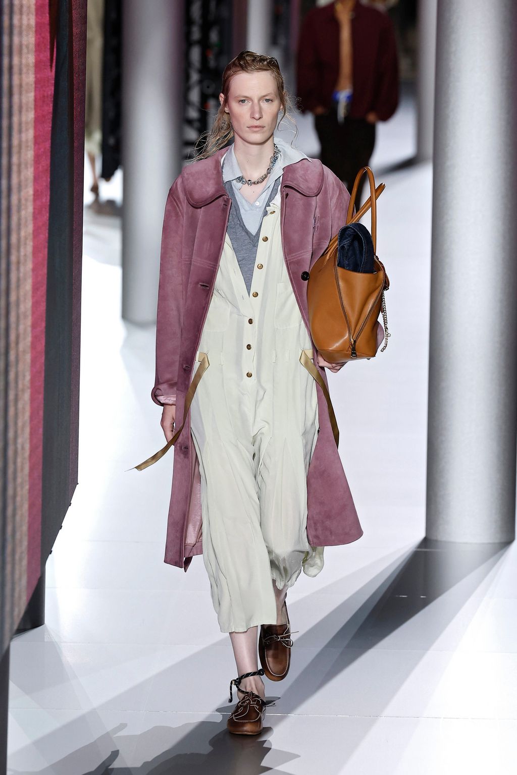 Fashion Week Paris Spring/Summer 2024 look 27 from the Miu Miu collection 女装