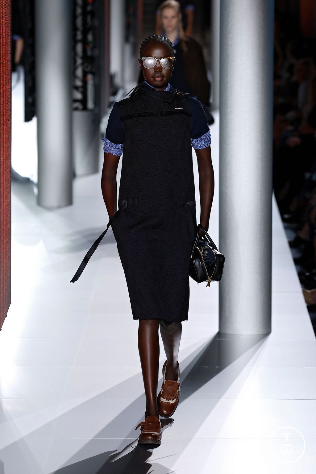 Fashion Week Paris Spring/Summer 2024 look 55 from the Miu Miu collection 女装