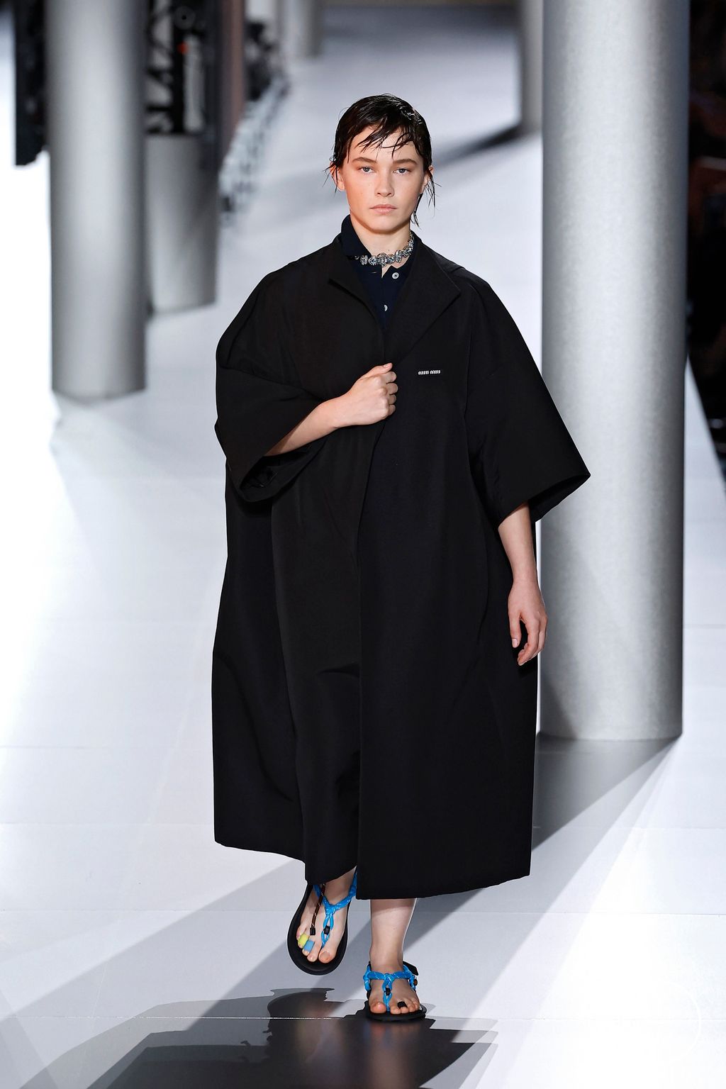 Fashion Week Paris Spring/Summer 2024 look 62 from the Miu Miu collection 女装