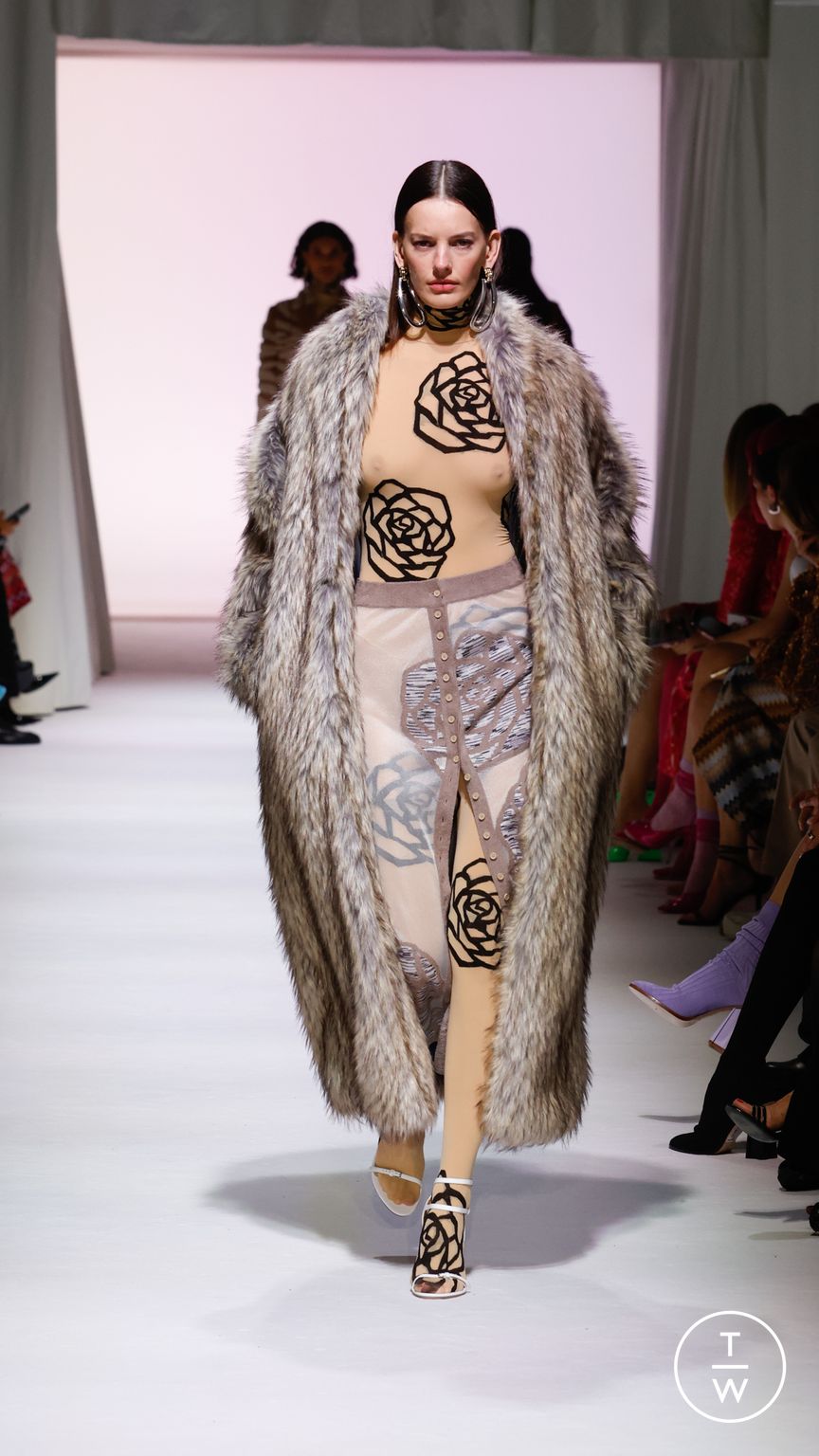 Fashion Week Milan Fall/Winter 2023 look 17 from the Missoni collection 女装