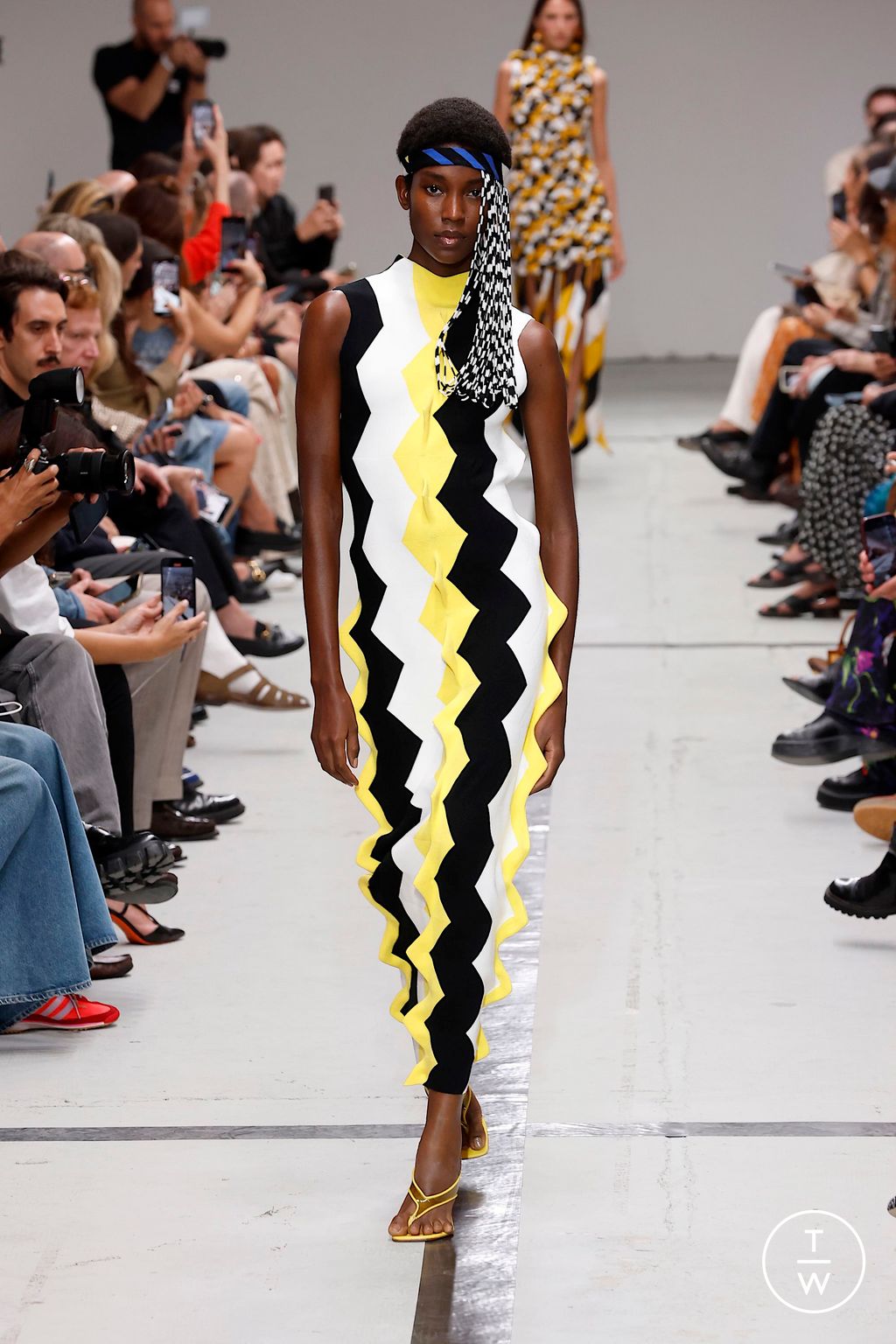 Fashion Week Milan Spring/Summer 2025 look 16 from the Missoni collection womenswear
