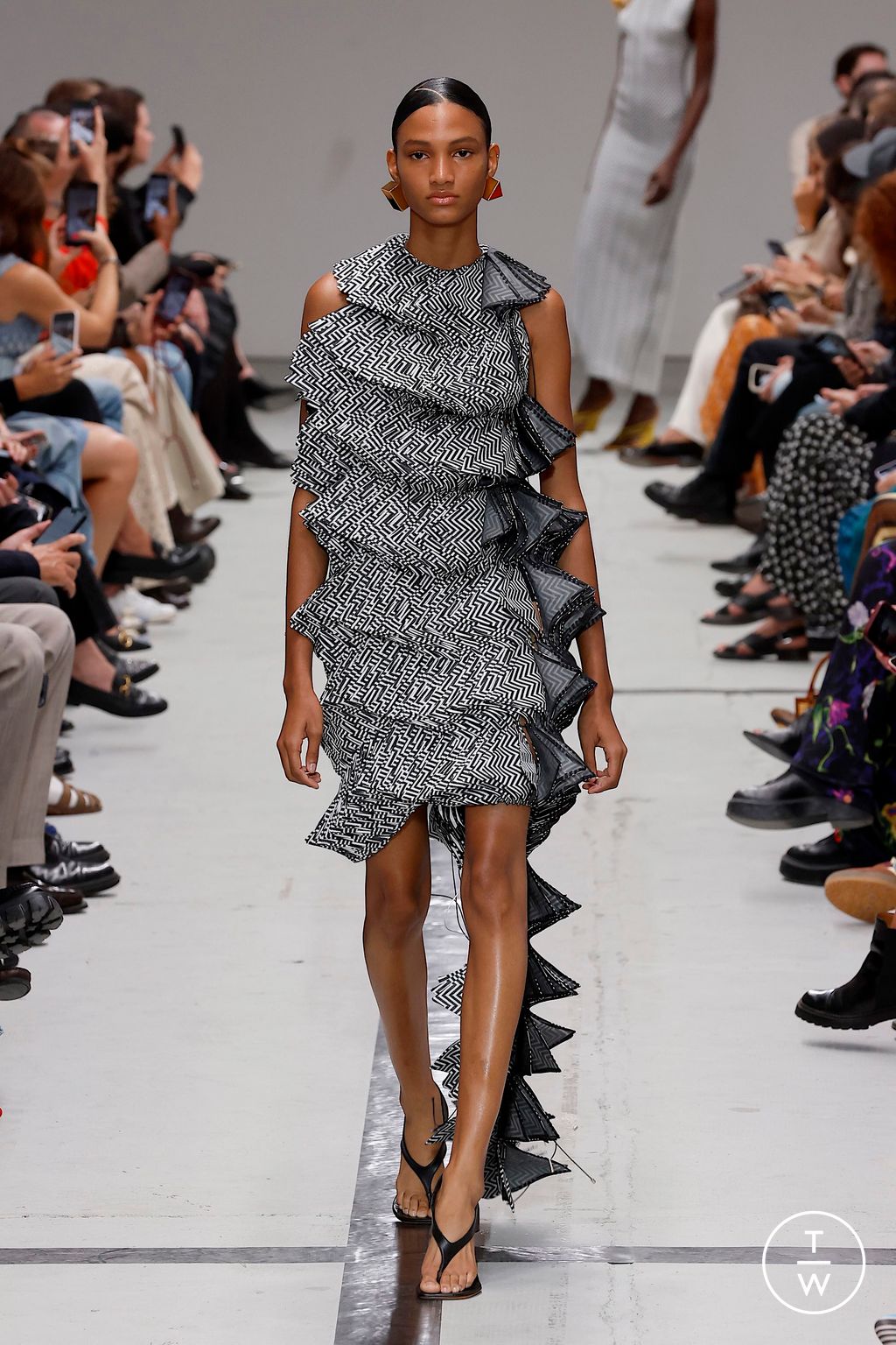 Fashion Week Milan Spring/Summer 2025 look 19 from the Missoni collection womenswear