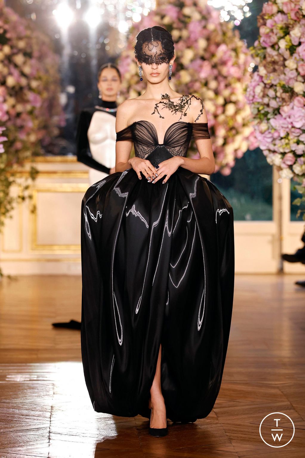 Fashion Week Paris Spring/Summer 2025 look 5 from the Miss Sohee collection 高级定制