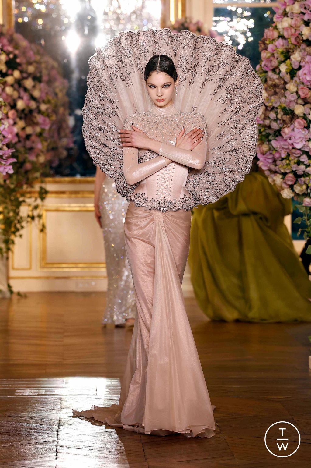 Fashion Week Paris Spring/Summer 2025 look 7 from the Miss Sohee collection 高级定制