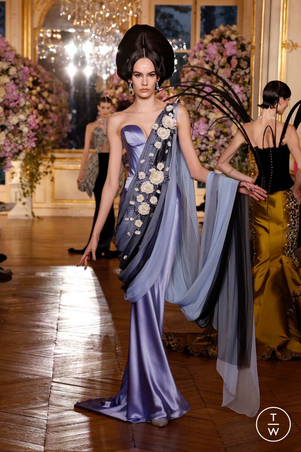 Fashion Week Paris Spring/Summer 2025 look 12 from the Miss Sohee collection couture