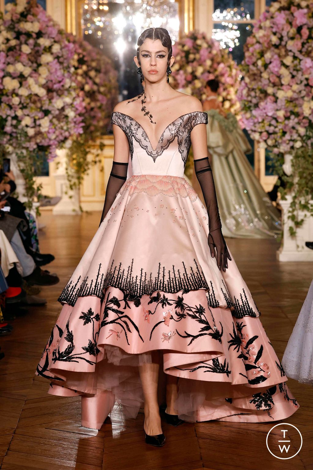 Fashion Week Paris Spring/Summer 2025 look 17 from the Miss Sohee collection 高级定制