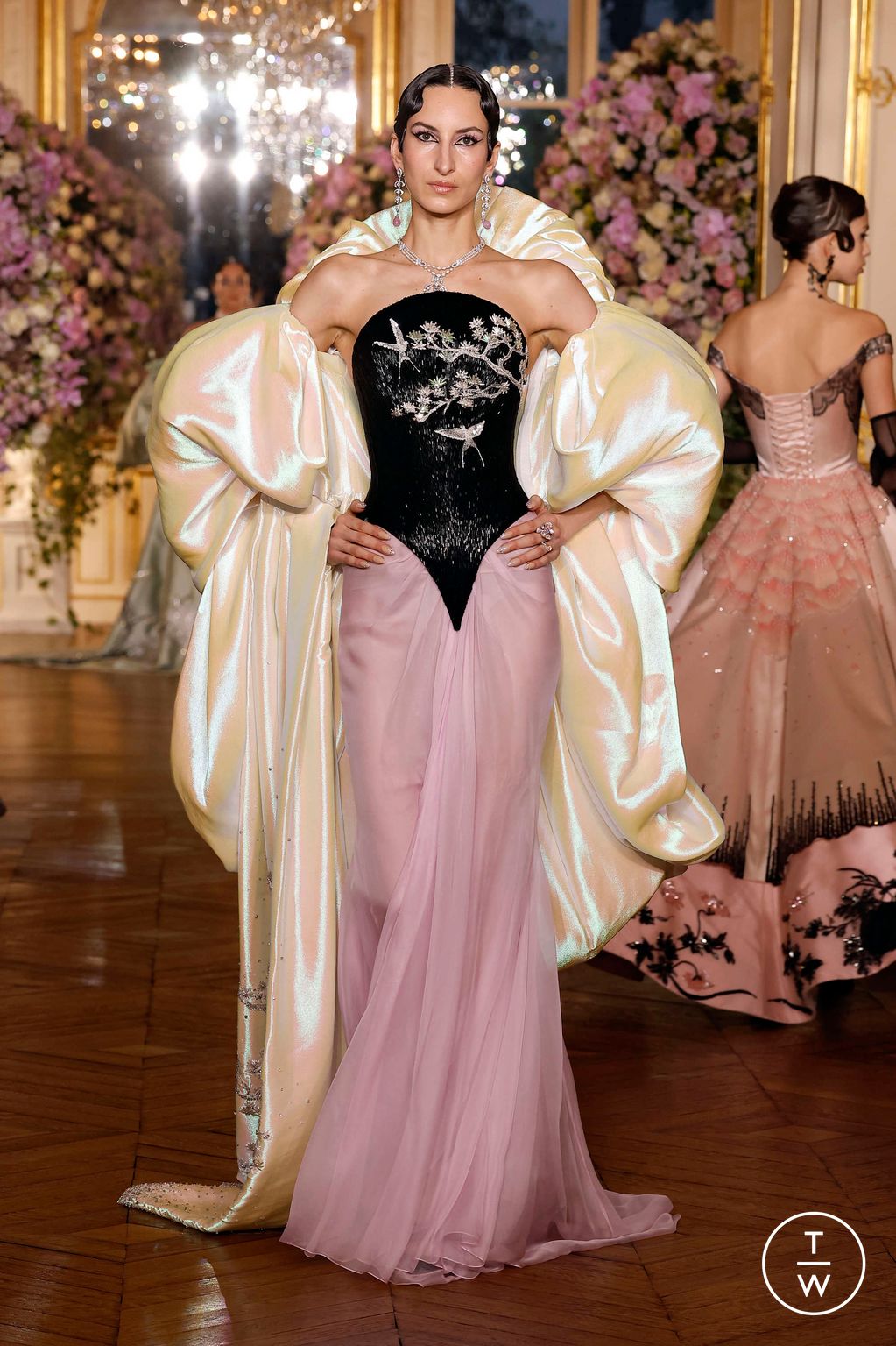 Fashion Week Paris Spring/Summer 2025 look 18 de la collection Miss Sohee couture