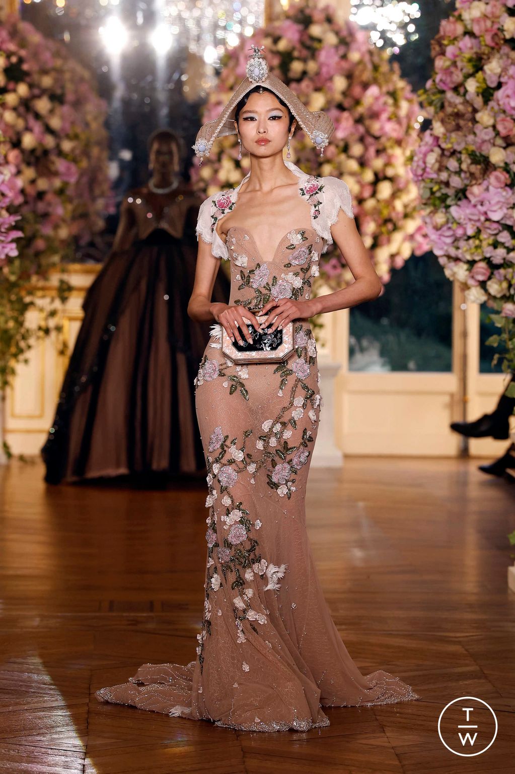 Fashion Week Paris Spring/Summer 2025 look 21 from the Miss Sohee collection 高级定制