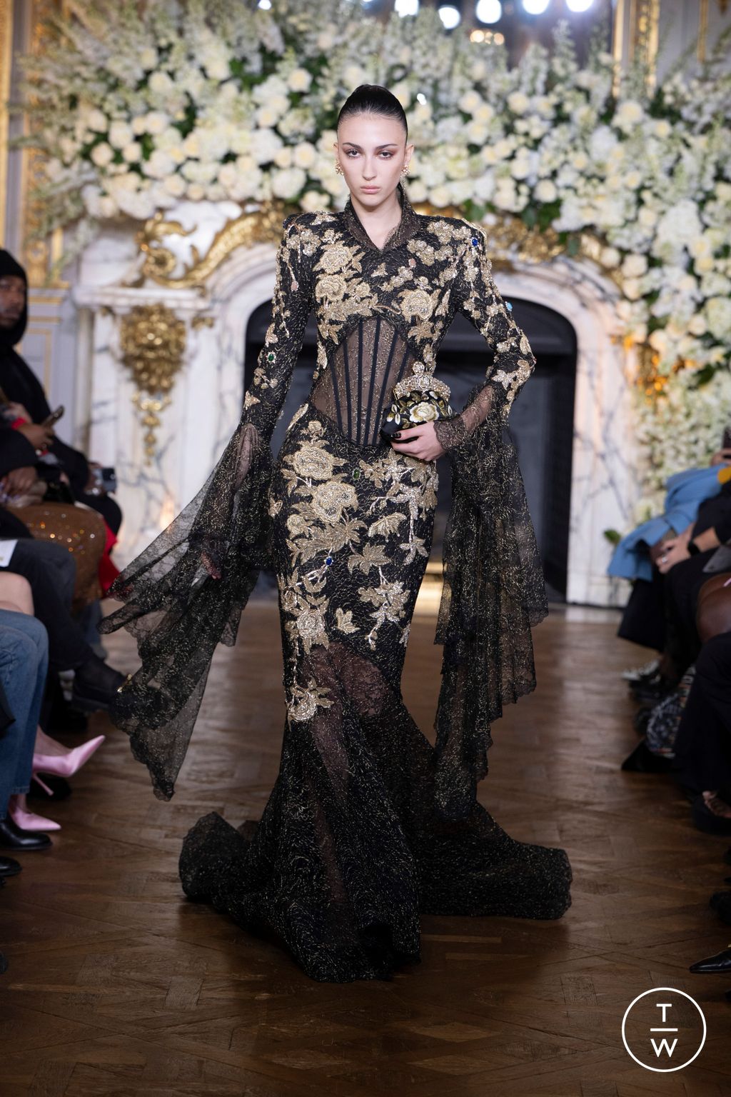 Fashion Week Paris Spring/Summer 2024 look 2 de la collection Miss Sohee couture