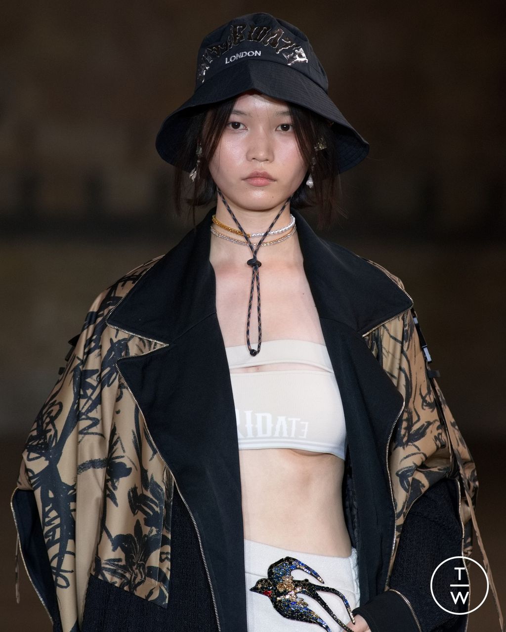 Fashion Week London Spring/Summer 2023 look 39 from the MITHRIDATE collection 女装配饰