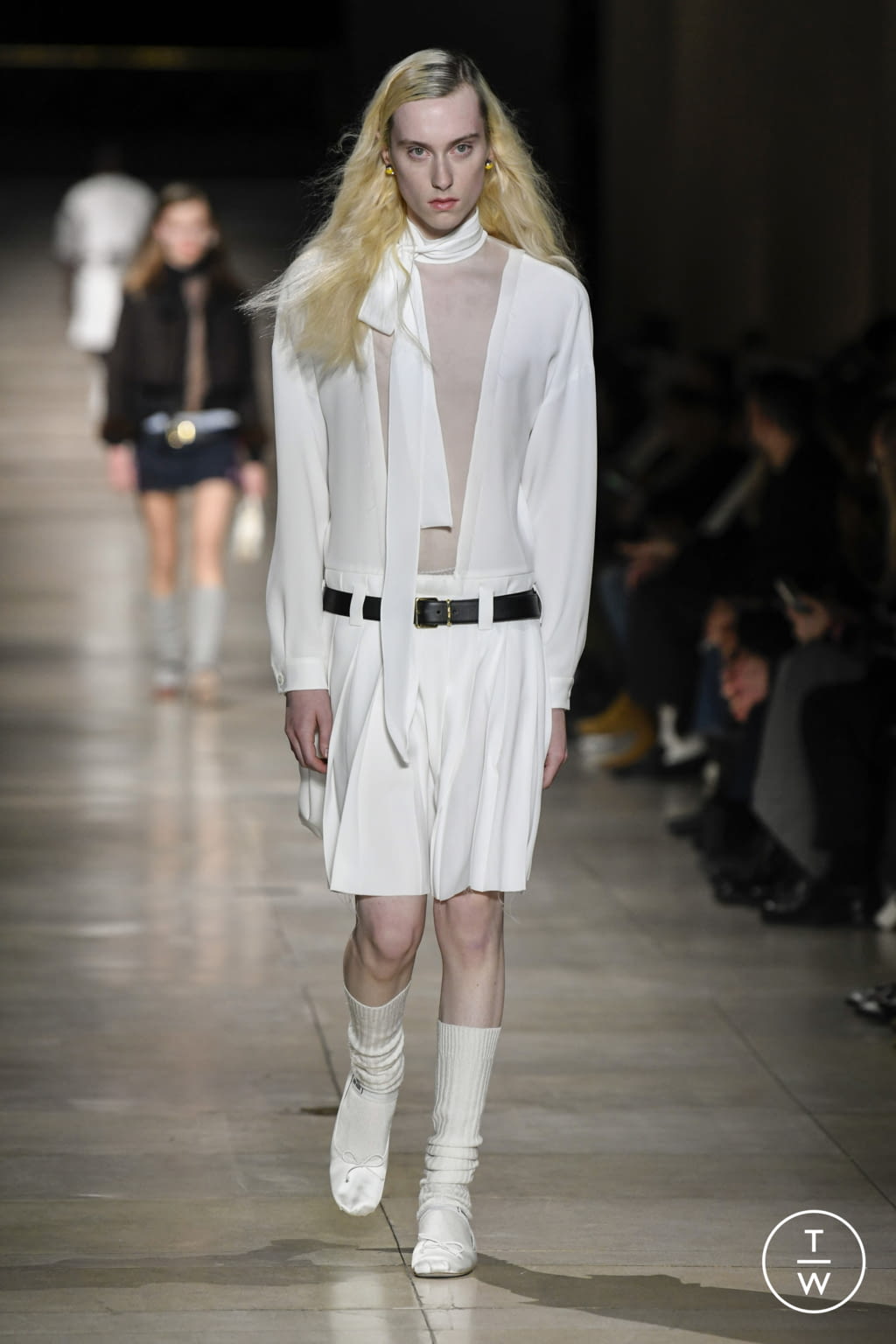 Fashion Week Paris Fall/Winter 2022 look 16 de la collection Miu Miu womenswear
