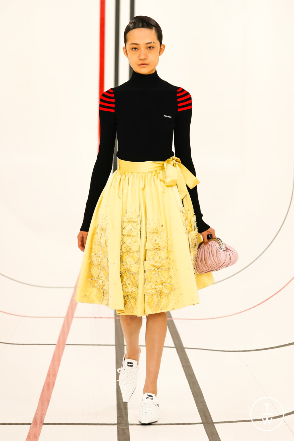 Fashion Week Paris Spring/Summer 2021 look 36 from the Miu Miu collection 女装