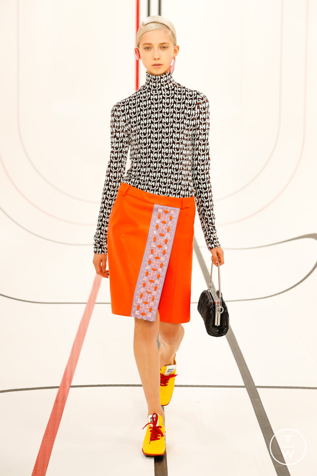 Fashion Week Paris Spring/Summer 2021 look 44 from the Miu Miu collection 女装