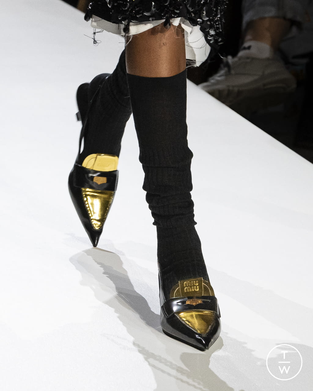 Fashion Week Paris Spring/Summer 2022 look 7 from the Miu Miu collection womenswear accessories
