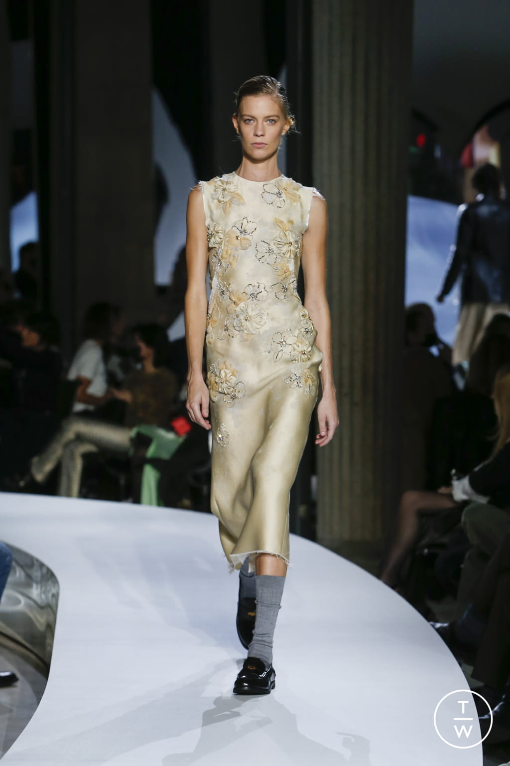 Fashion Week Paris Spring/Summer 2022 look 11 from the Miu Miu collection 女装