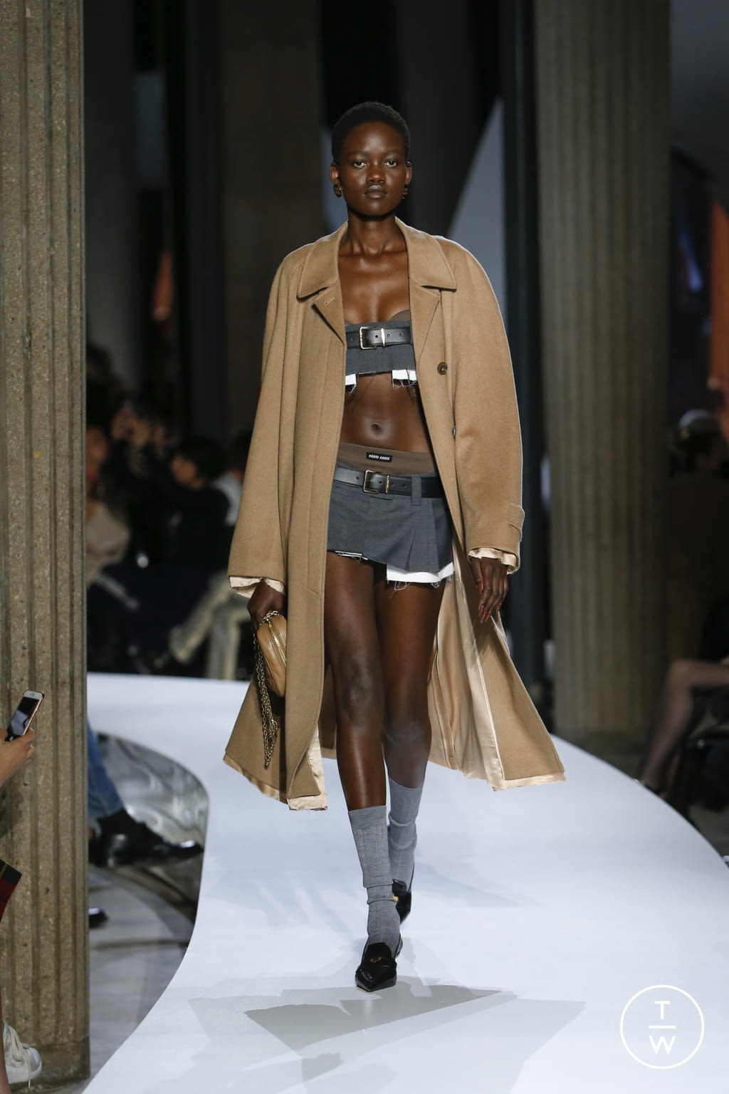 Fashion Week Paris Spring/Summer 2022 look 16 from the Miu Miu collection 女装