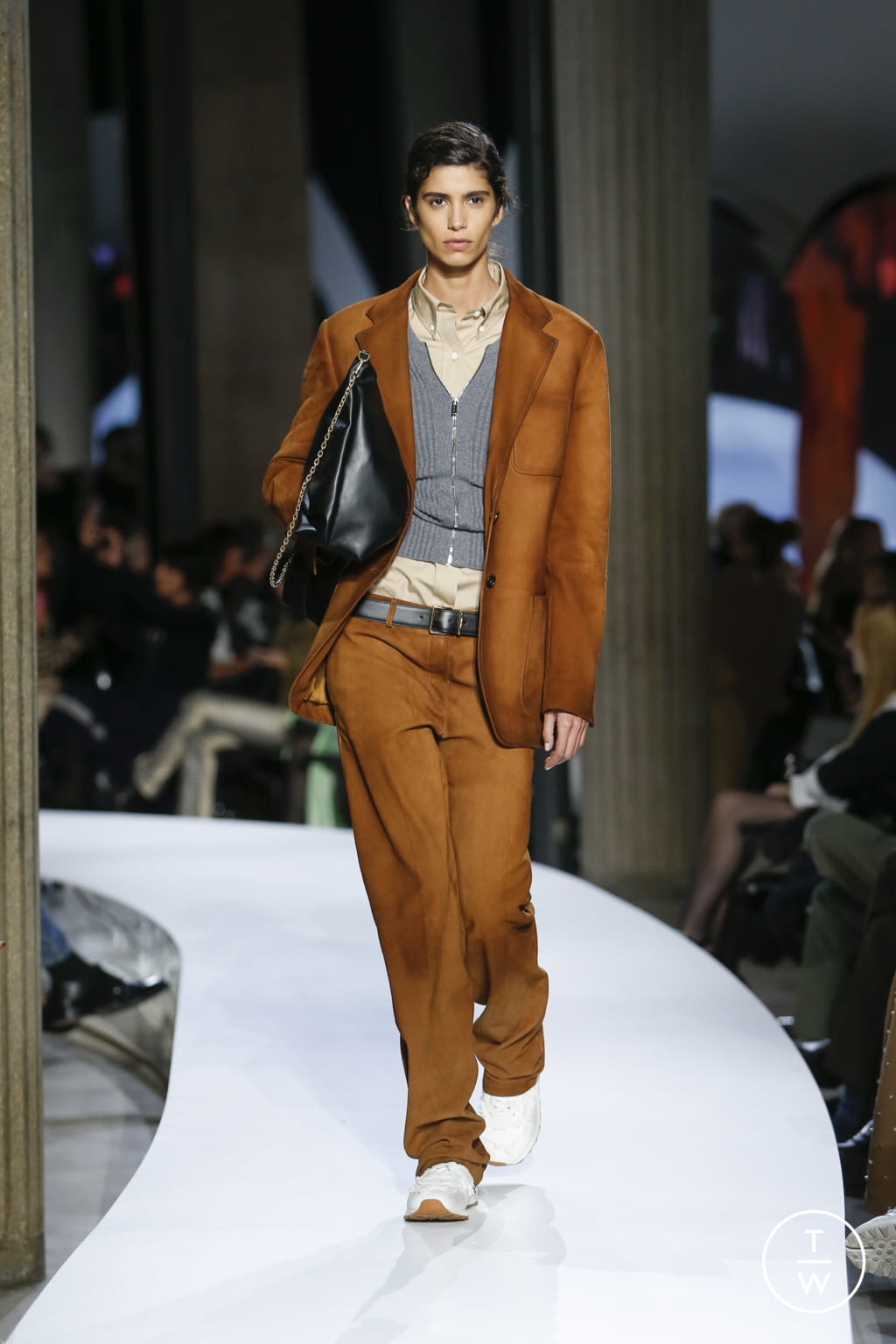 Fashion Week Paris Spring/Summer 2022 look 26 from the Miu Miu collection 女装