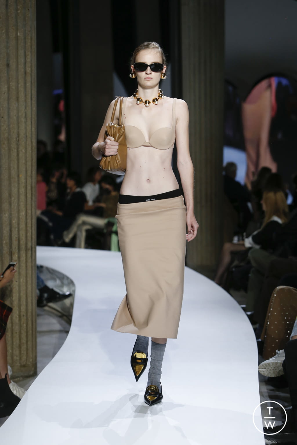 Miu Miu SS22 womenswear #27 - The Fashion Search Engine - TAGWALK